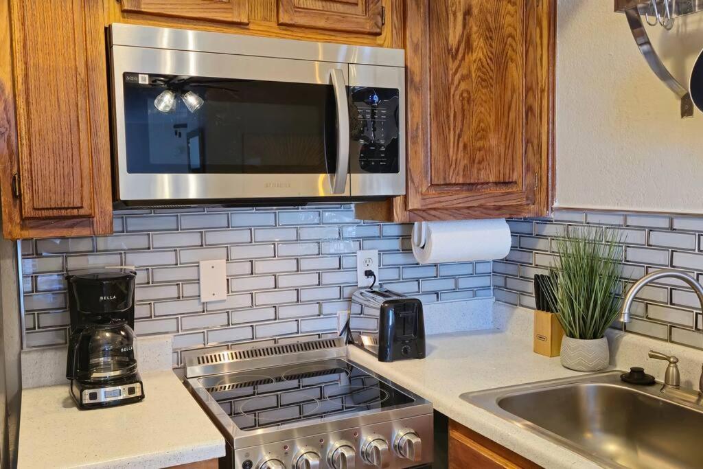 Cozy Updated Cove Of Heaven, 5Mins To Lake Hefner! Oklahoma City Eksteriør bilde