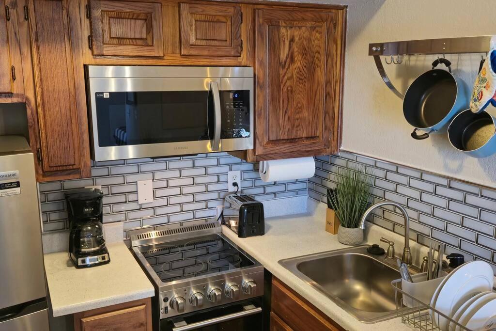 Cozy Updated Cove Of Heaven, 5Mins To Lake Hefner! Oklahoma City Eksteriør bilde